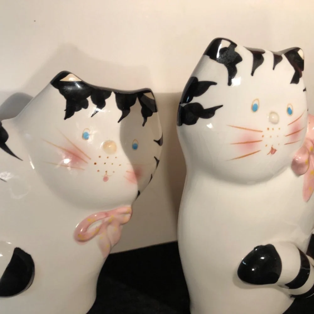 Big ! Set of 2 Vintage Cat 🐈 Figures black & white ceramic Super Cute
